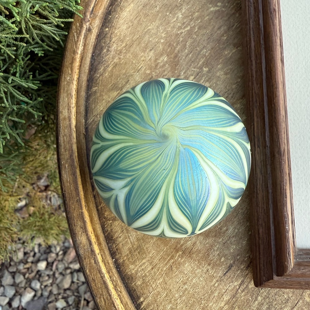 Vintage Vandermark Green and White Feather Glass Paperweight - Picture 2 of 11